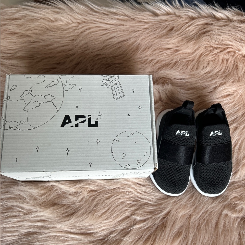 NWT APL Kids Black Sneakers size 8